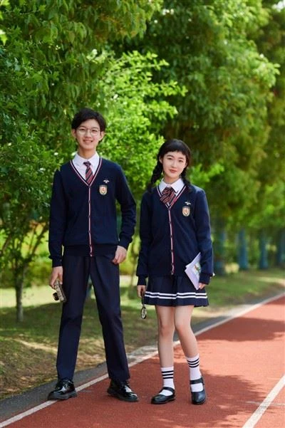 Nút trường học-Áo len đan lên